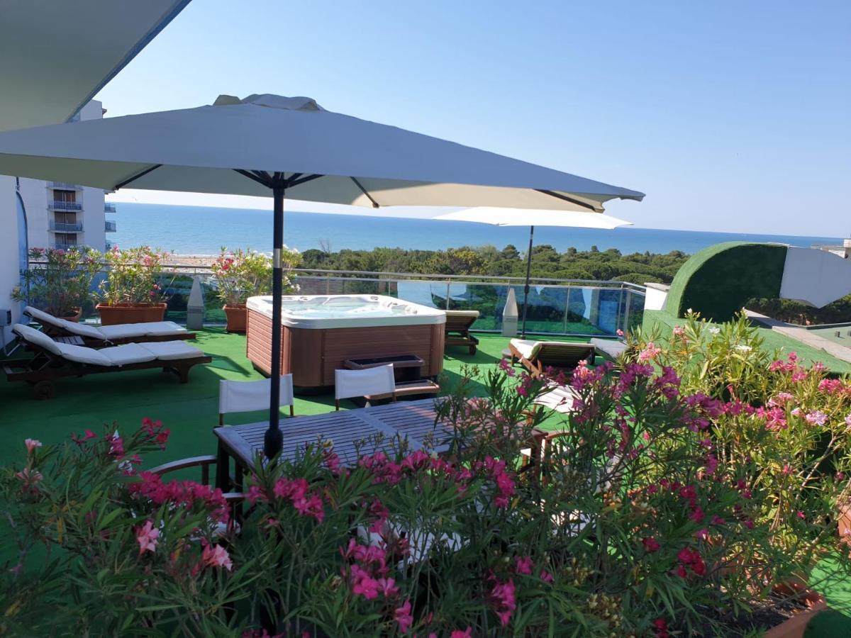 Hotel Cristallo Lignano Sabbiadoro Buitenkant foto