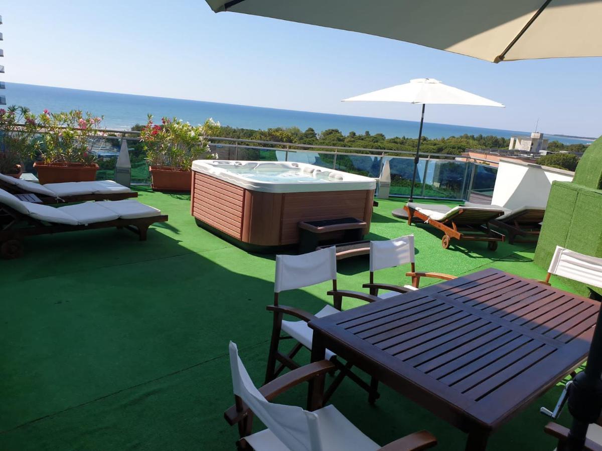 Hotel Cristallo Lignano Sabbiadoro Buitenkant foto