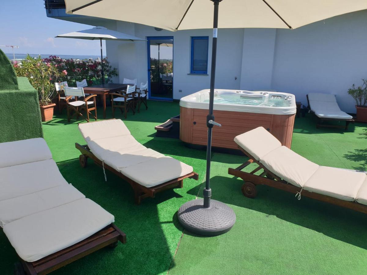 Hotel Cristallo Lignano Sabbiadoro Buitenkant foto