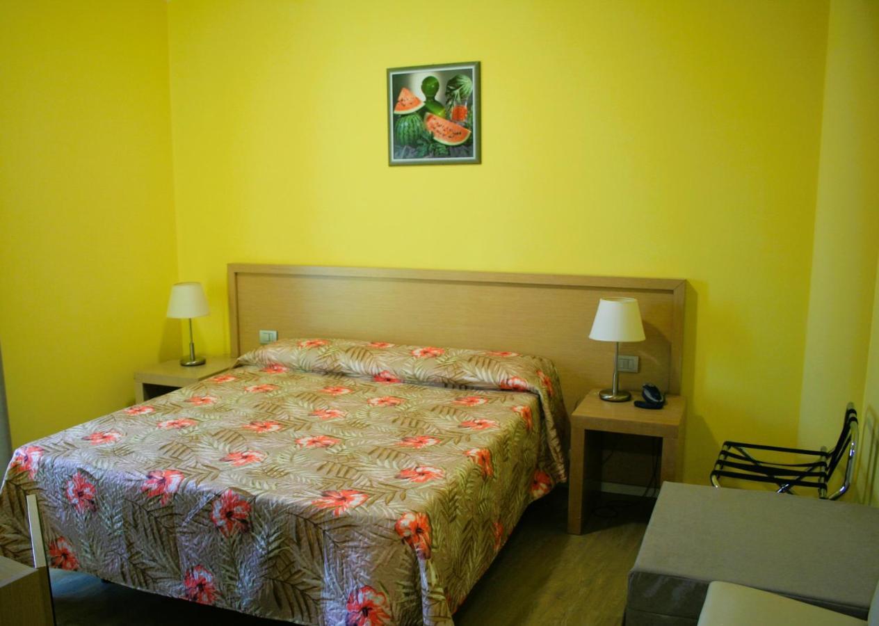 Hotel Cristallo Lignano Sabbiadoro Buitenkant foto