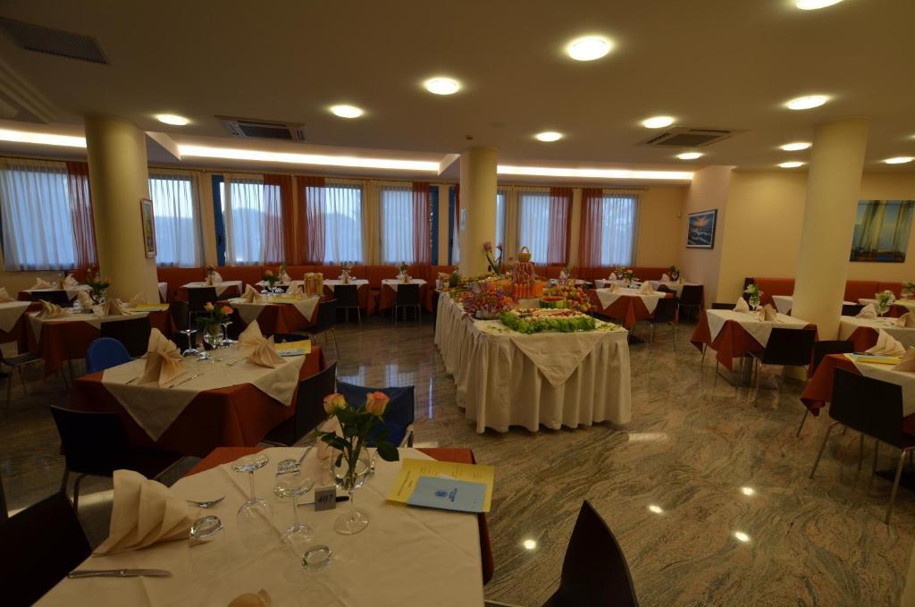 Hotel Cristallo Lignano Sabbiadoro Buitenkant foto