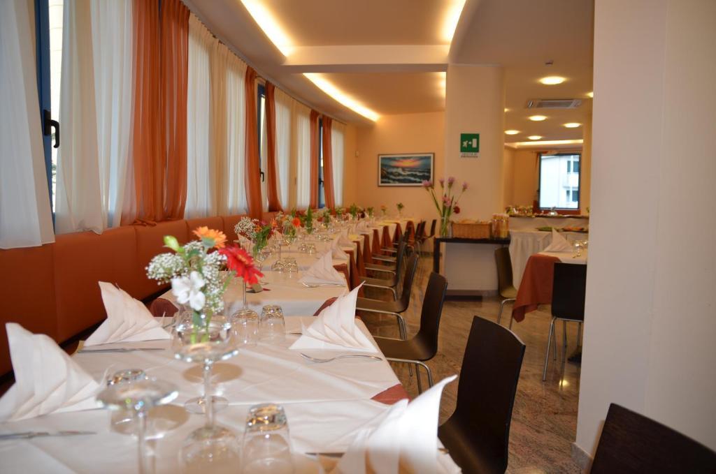 Hotel Cristallo Lignano Sabbiadoro Buitenkant foto