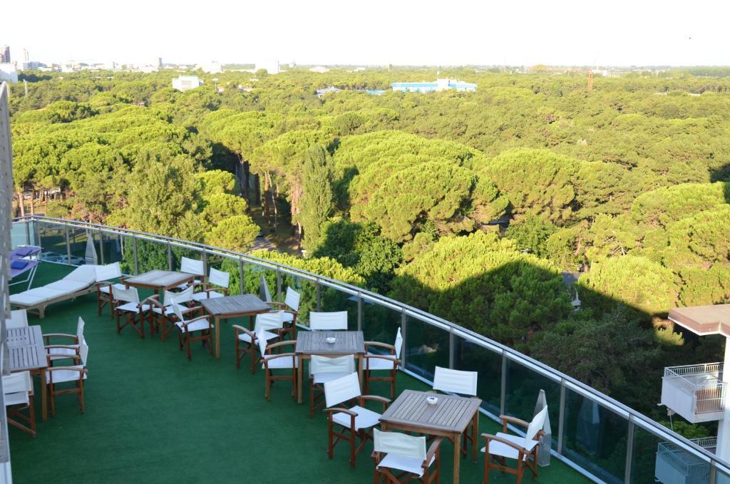 Hotel Cristallo Lignano Sabbiadoro Buitenkant foto
