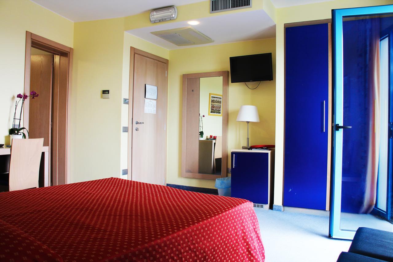Hotel Cristallo Lignano Sabbiadoro Buitenkant foto