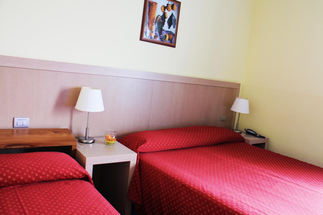 Hotel Cristallo Lignano Sabbiadoro Buitenkant foto