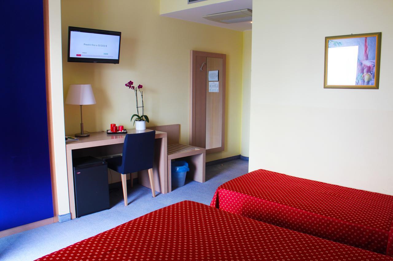 Hotel Cristallo Lignano Sabbiadoro Buitenkant foto