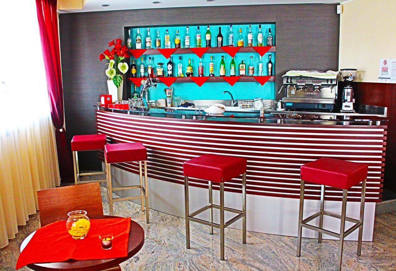 Hotel Cristallo Lignano Sabbiadoro Buitenkant foto